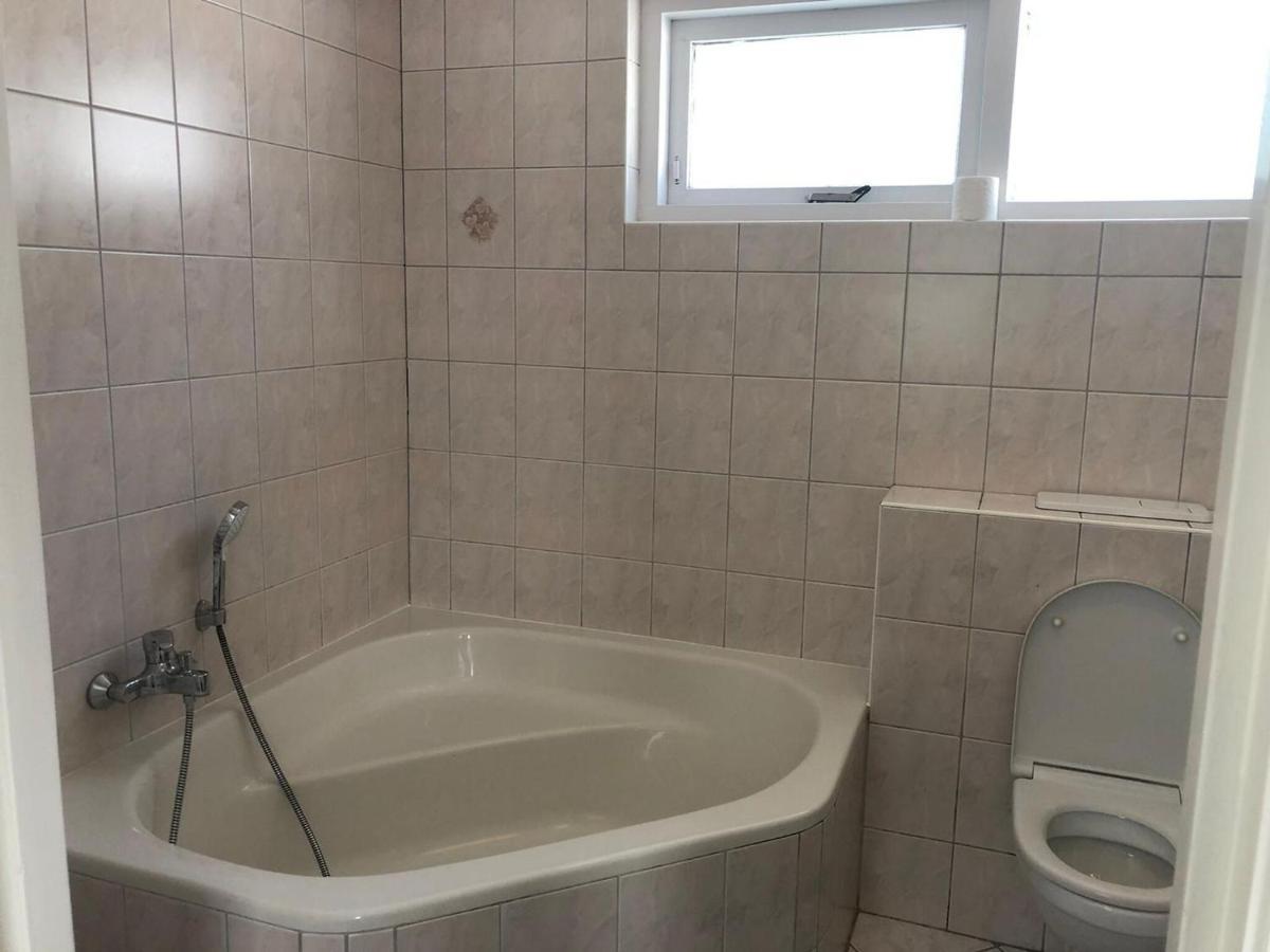 Unique In With Large Garden Chalet *